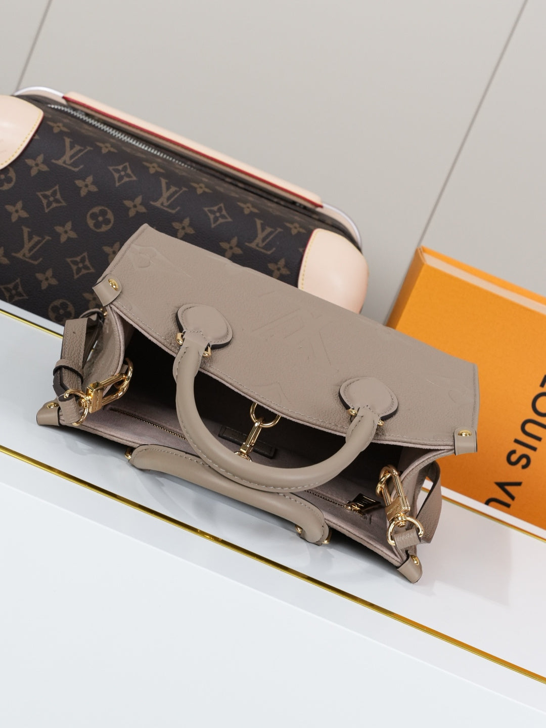 Top-tier Authentic-Grade Quality handbag  Size：25.0 x 19.0 x 11.5 cm