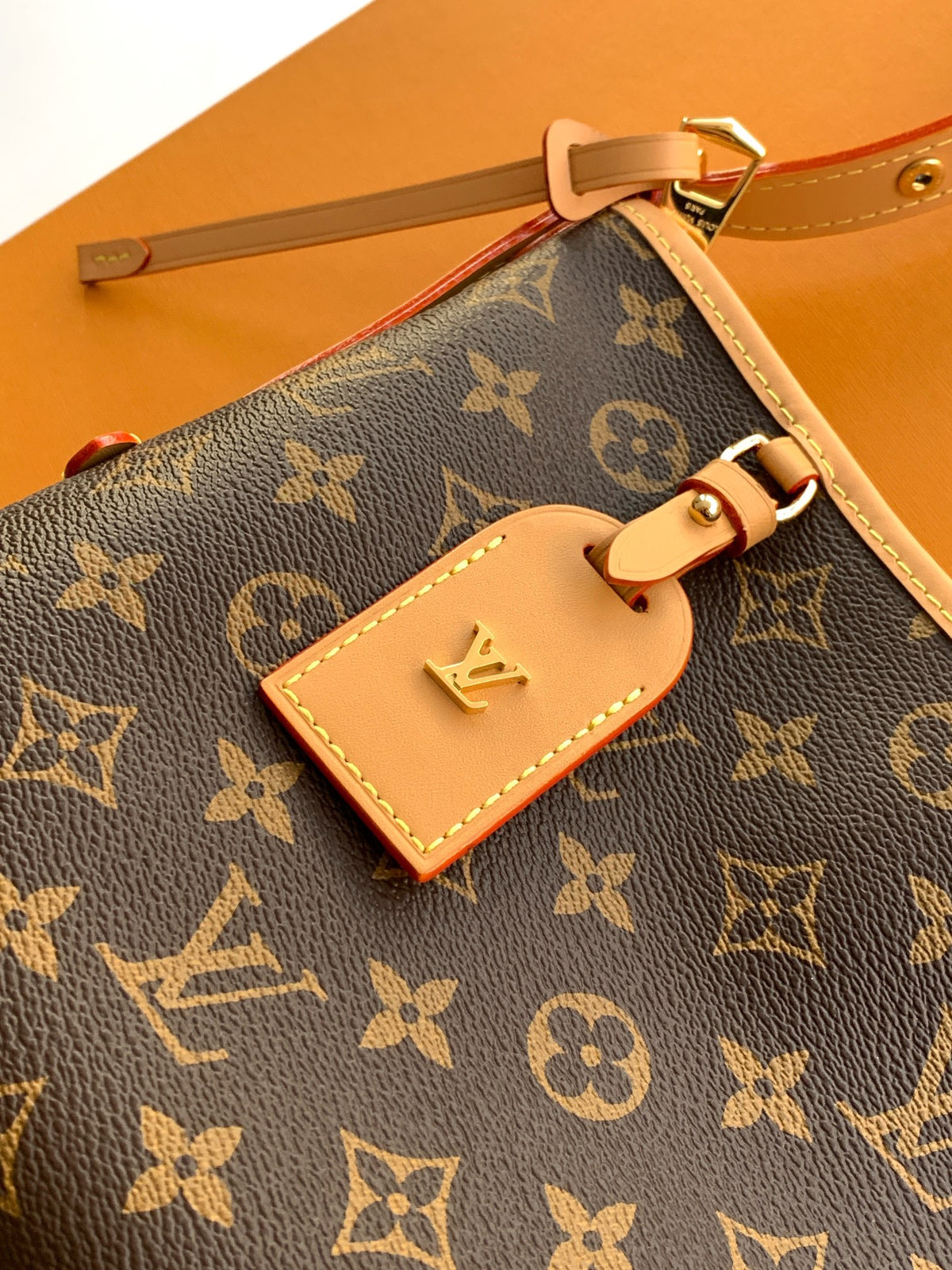 Top-tier Authentic-Grade Quality handbag Size: 36 x 19 x 0.5 cm