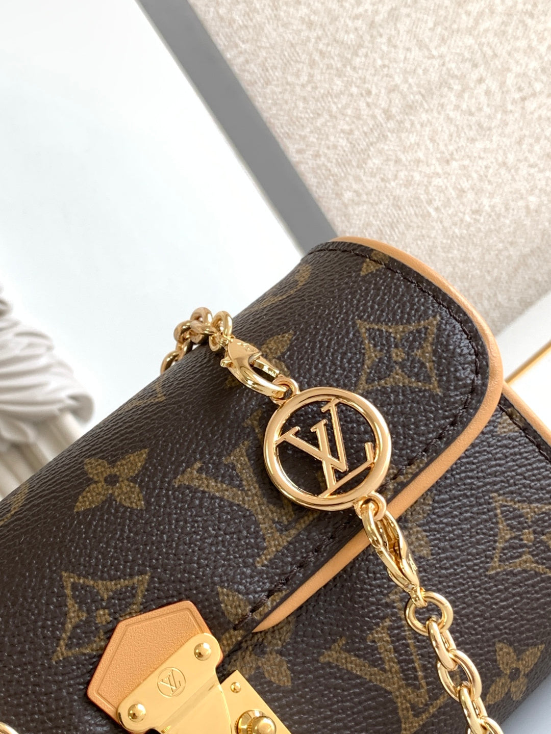 Top-tier Authentic-Grade Quality handbag Size: 20.5 x 11.0 x 6.0 cm