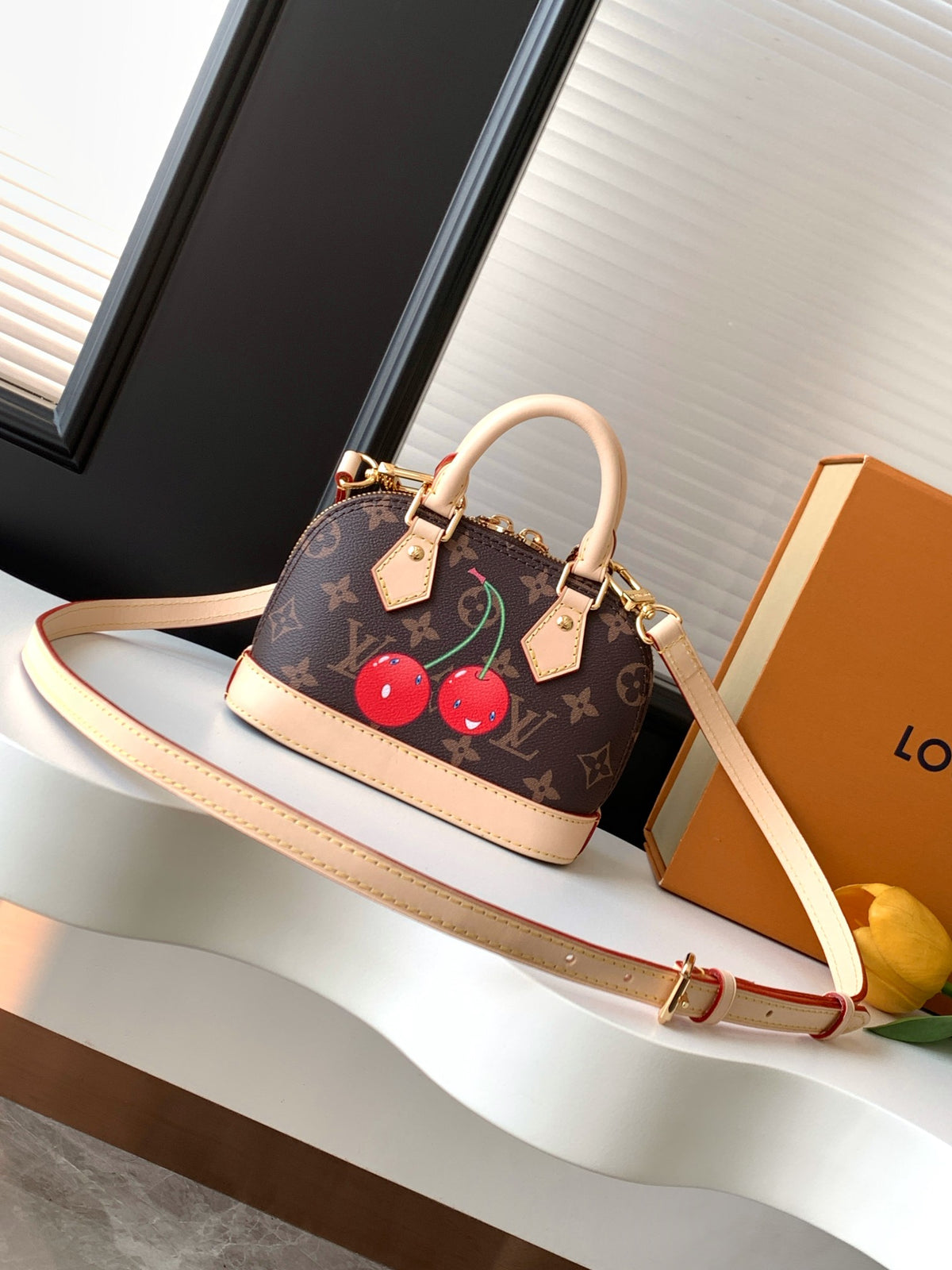 Top-tier Authentic-Grade Quality handbag Size: 12 x 8 x 18 cm