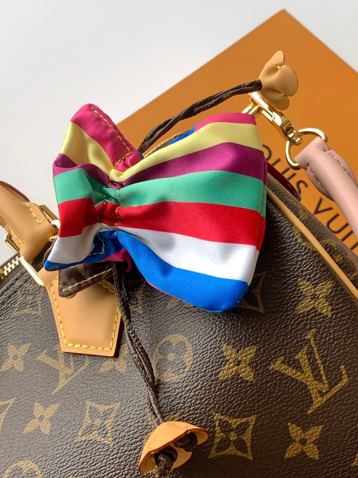 Top-tier Authentic-Grade Quality handbag  Size：30 x 21 x 17 cm