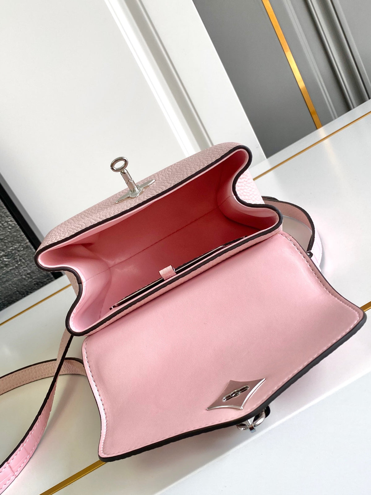 Top-tier Authentic-Grade Quality handbag Size:19×15×9cm