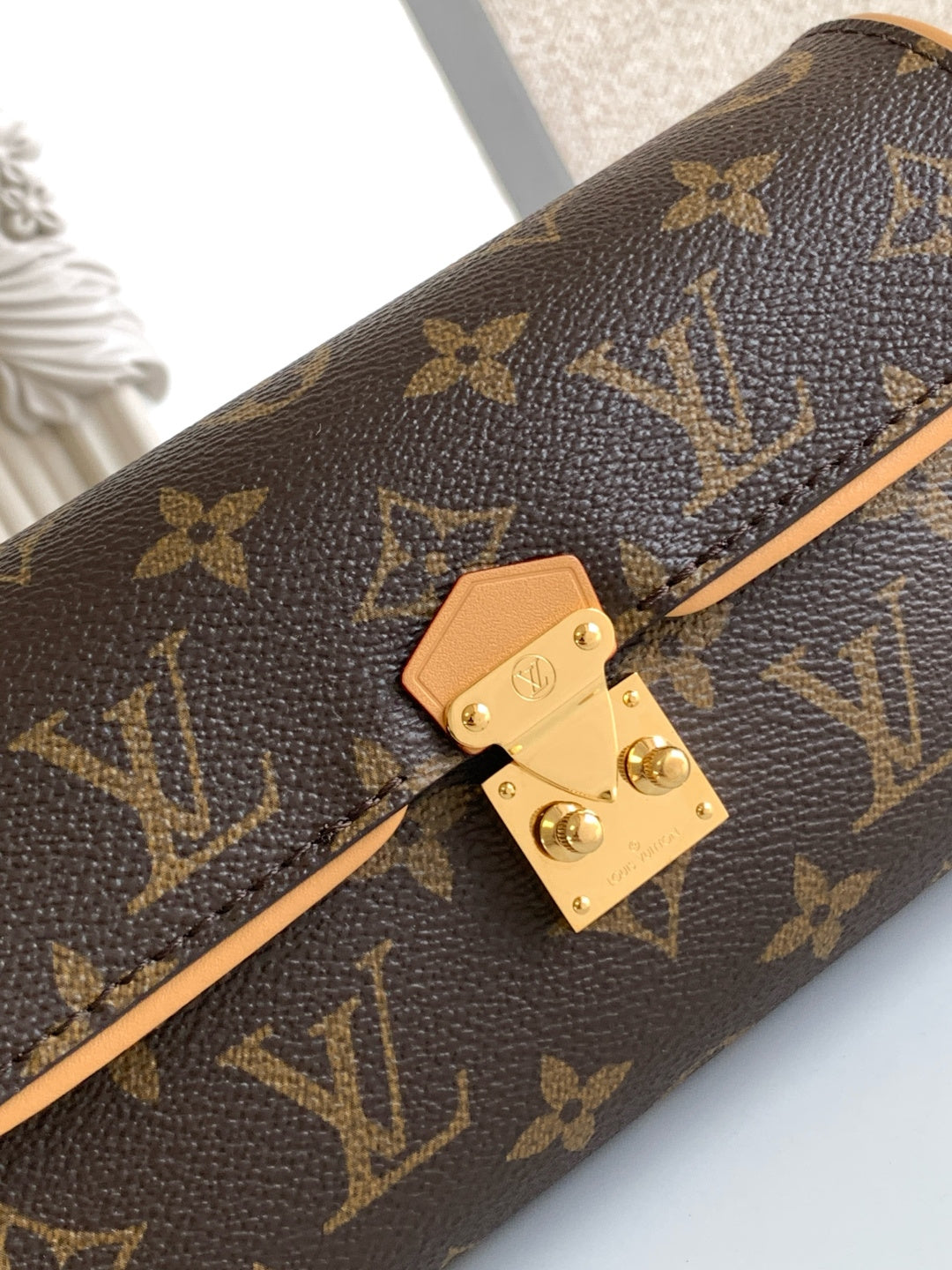 Top-tier Authentic-Grade Quality handbag Size: 20.5 x 11.0 x 6.0 cm