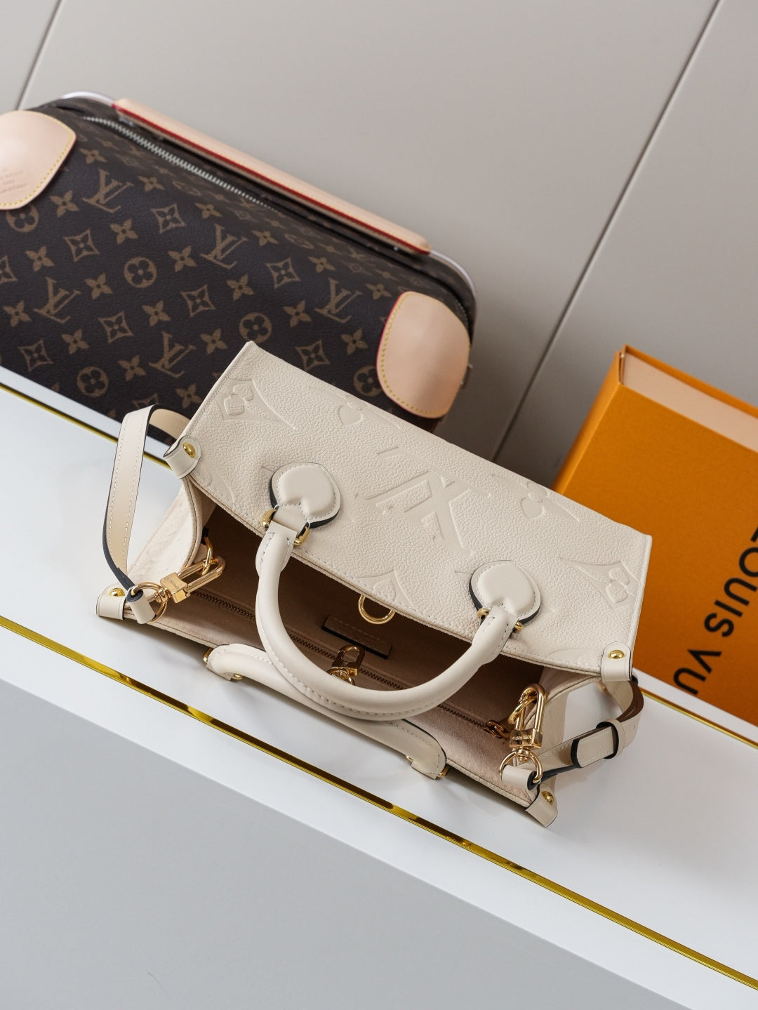 Top-tier Authentic-Grade Quality handbag  Size：25.0 x 19.0 x 11.5 cm