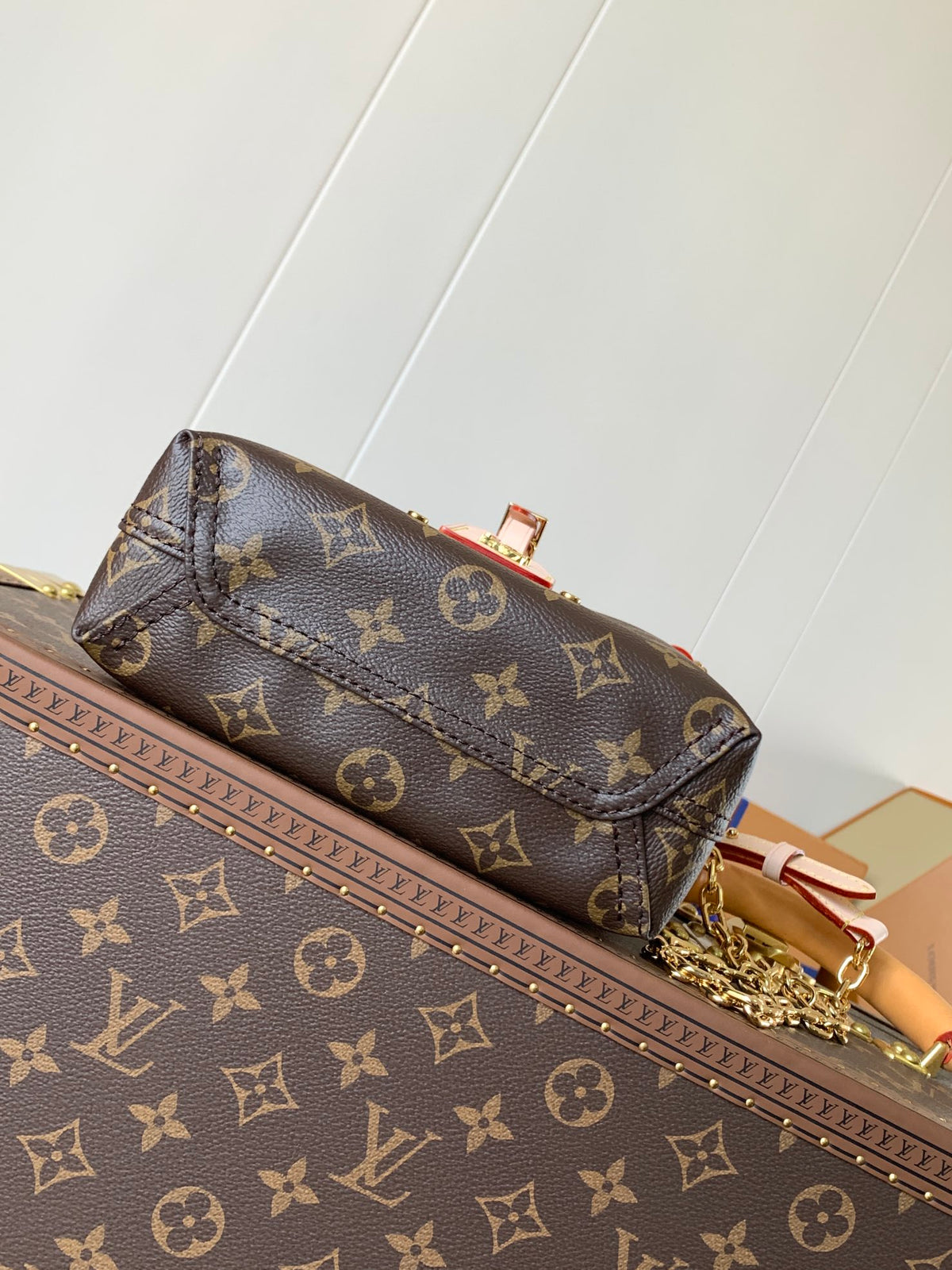 Top-tier Authentic-Grade Quality handbag Size: 17.0 x 17.0 x 7.0 CM
