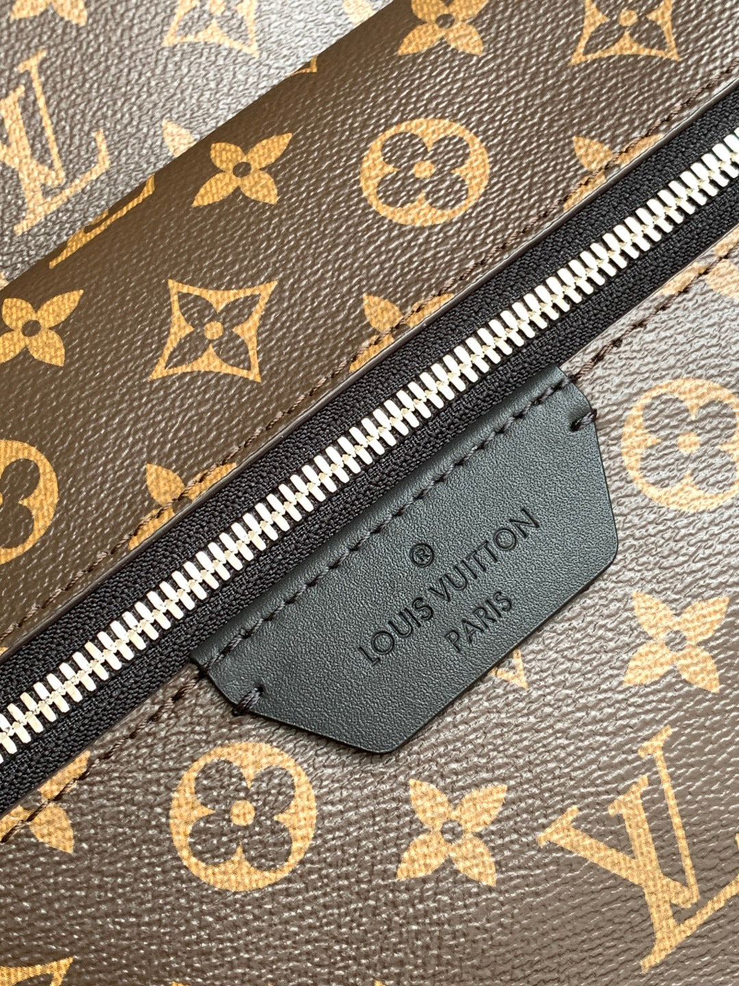 Top-tier Authentic-Grade Quality Brown handbag Size: 𝟐𝟗.𝟎 𝐱 𝟑𝟖.𝟎 𝐱 𝟐𝟎.𝟎 cm