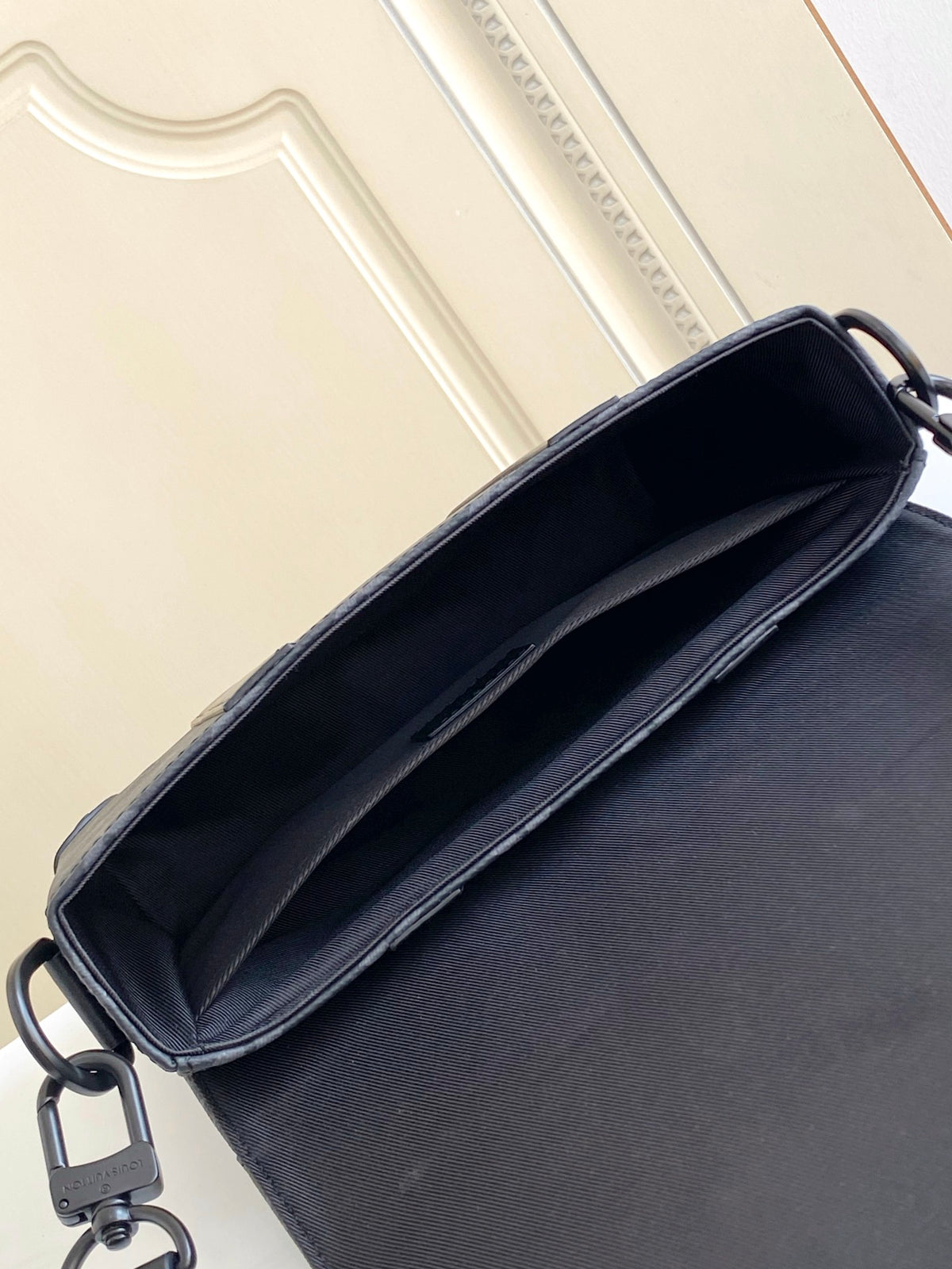 Top-tier Authentic-Grade Quality handbag Size: 24 x 18 x 5.5 cm
