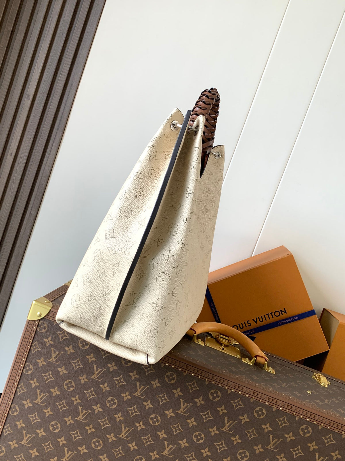 Top-tier Authentic-Grade Quality Sac Carmel Bag M53188 Off-White Size：40 x 17 x 35 cm