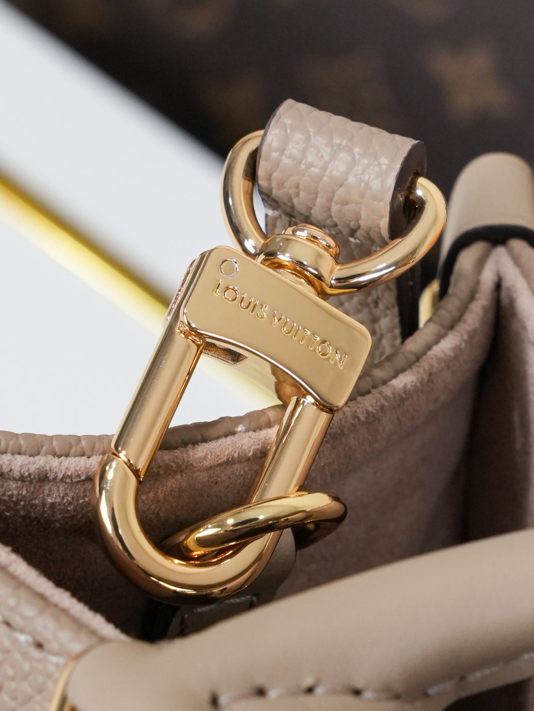 Top-tier Authentic-Grade Quality handbag  Size：25.0 x 19.0 x 11.5 cm