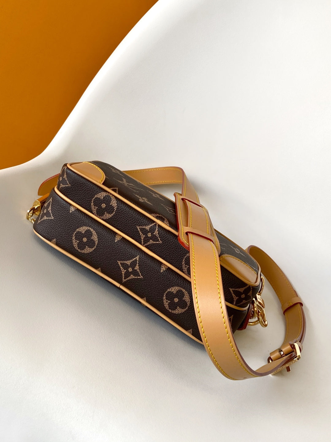 Top-tier Authentic-Grade Quality handbag Size: 25.0 x 17.5 x 11.0 cm