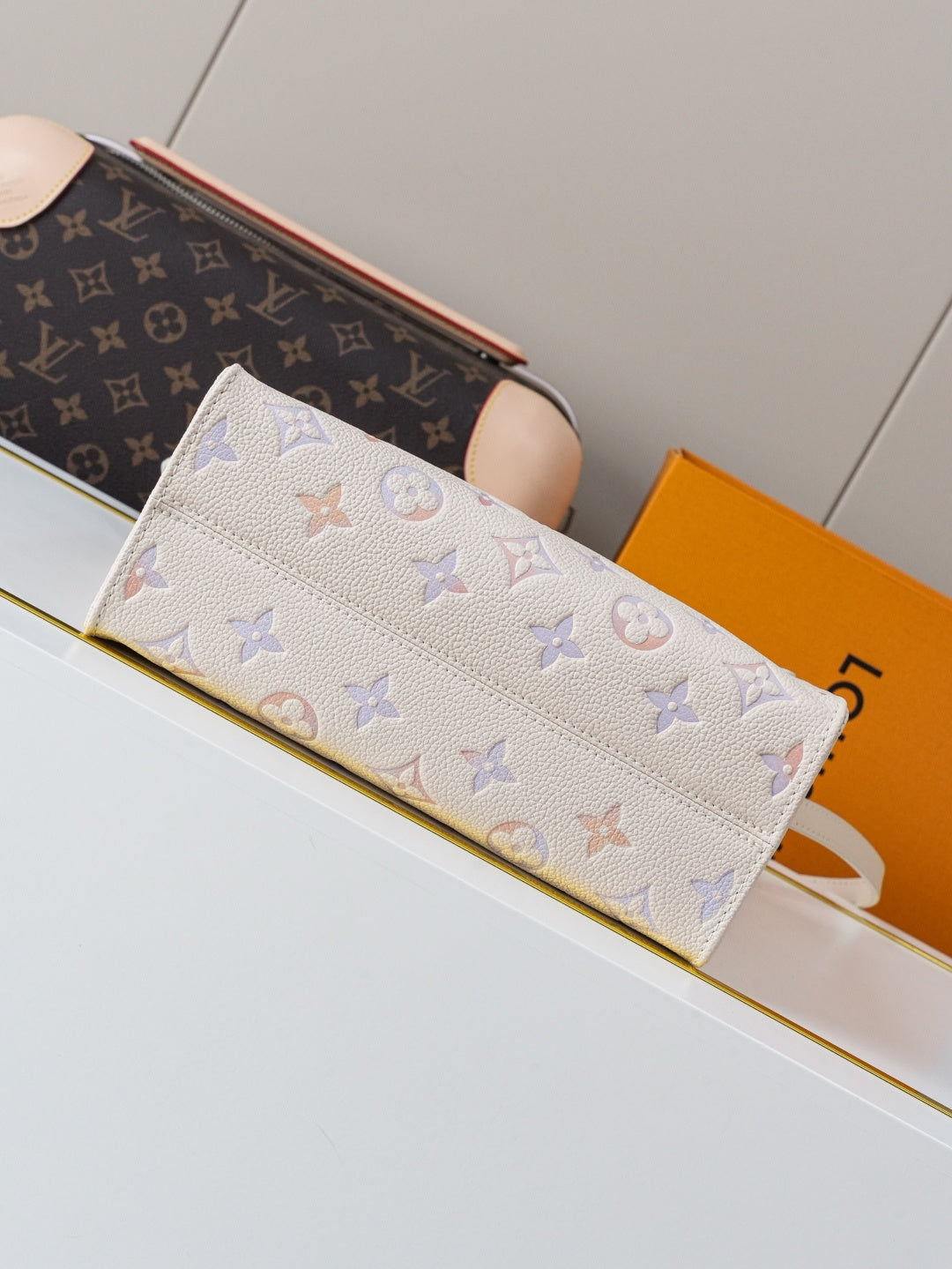 Top-tier Authentic-Grade Quality handbag  Size：25.0 x 19.0 x 11.5 cm