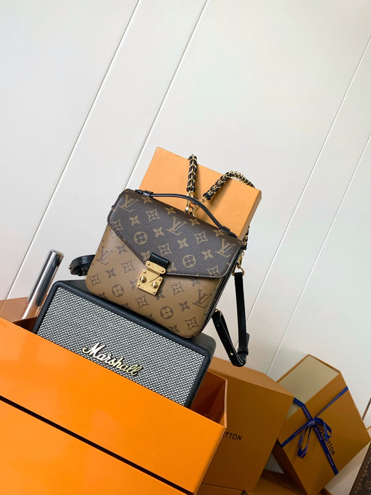 Top-tier Authentic-Grade Quality handbag Size: 20×17×7cm