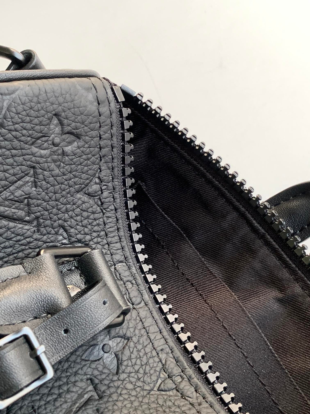 Top-tier Authentic-Grade Quality handbag  Size: 25 x 15 x 11 cm