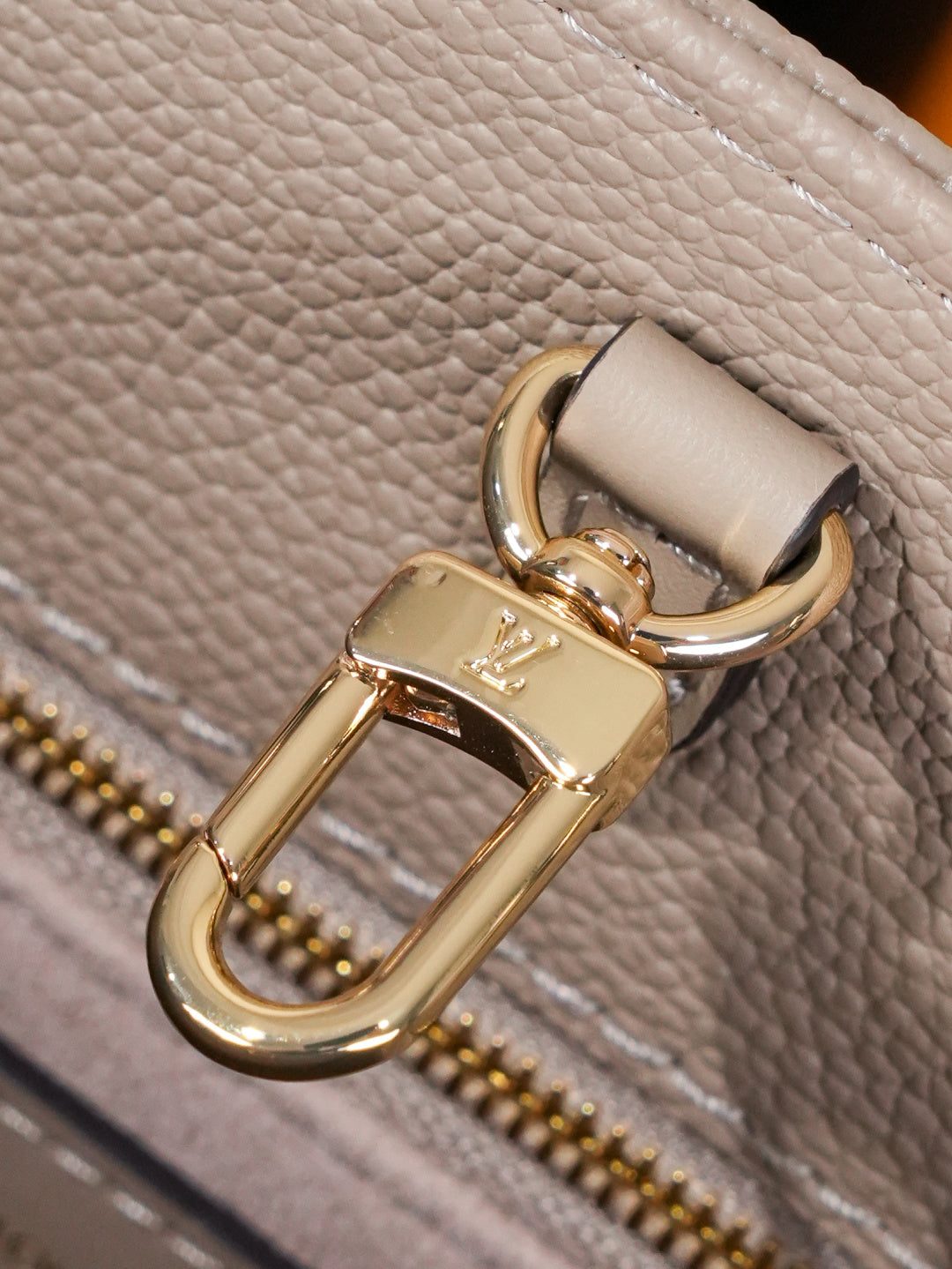 Top-tier Authentic-Grade Quality handbag  Size：35.0 x 27.0 x 14.0 cm