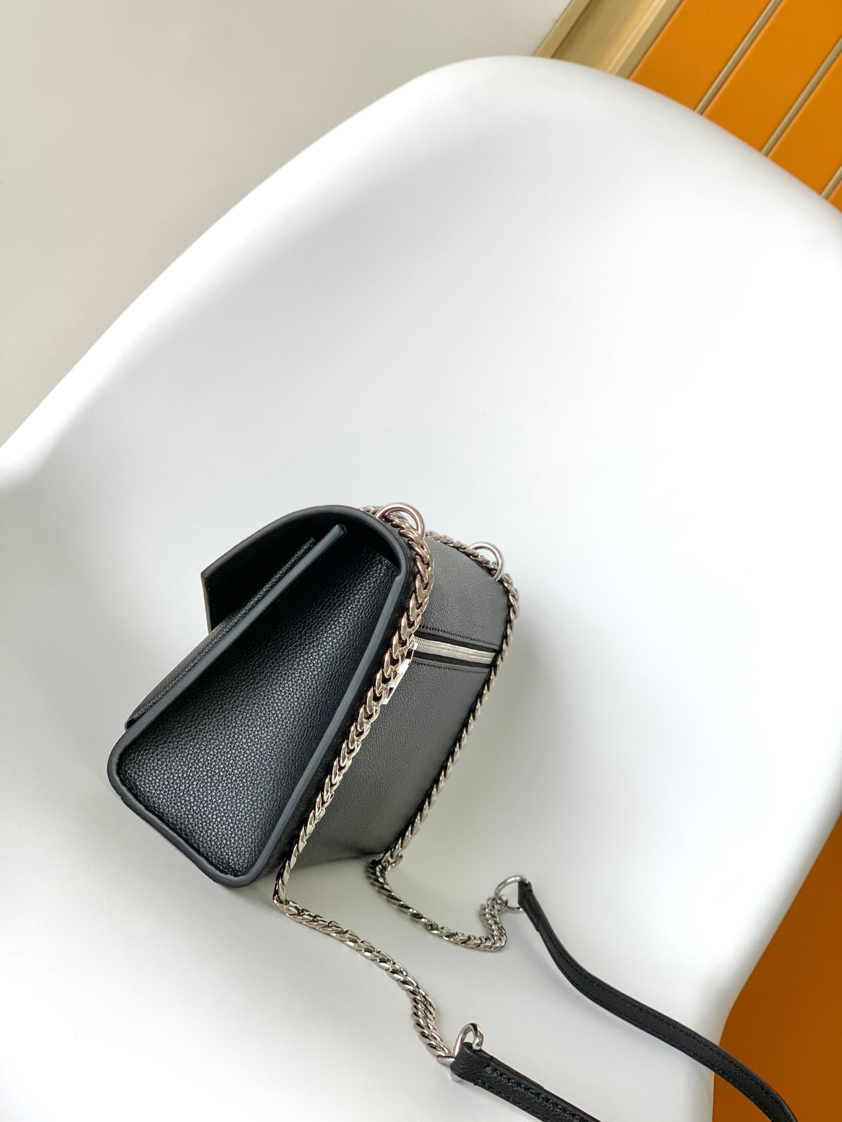 Top-tier Authentic-Grade Quality handbag  Size: 22.5 x 17.0 x 5.5 cm
