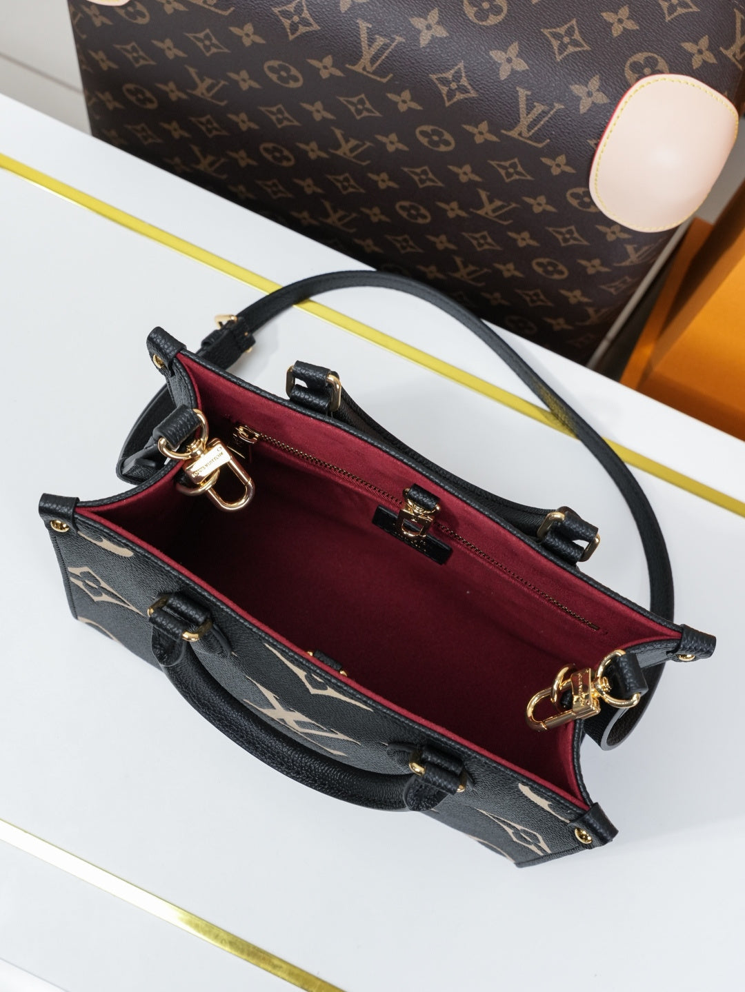 Top-tier Authentic-Grade Quality handbag  Size：25.0 x 19.0 x 11.5 cm