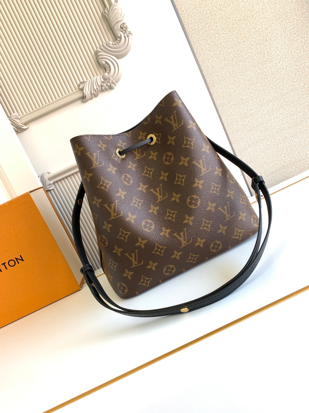 Top-tier Authentic-Grade Quality handbag Size: 26.0 x 26.0 x 17.5 cm