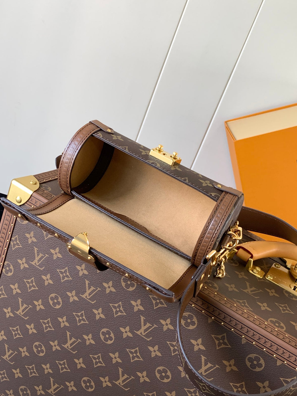 Top-tier Authentic-Grade Quality handbag  Size: 19 x 9 x 9 cm
