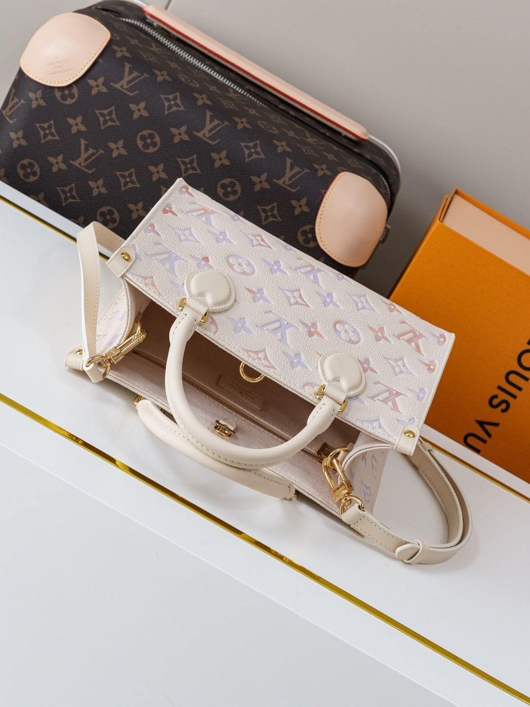 Top-tier Authentic-Grade Quality handbag  Size：25.0 x 19.0 x 11.5 cm