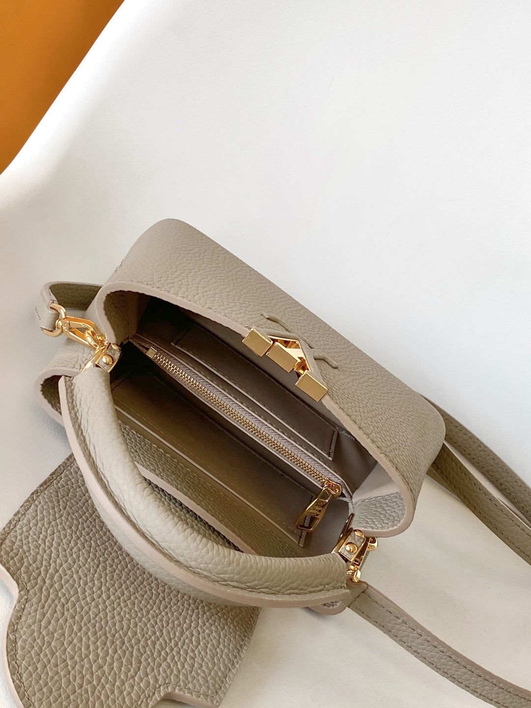 Top-tier Authentic-Grade Quality handbag Size:27.0 x 17.3 x 9.0 cm/21.0 x 13.6 x 8.0 cm