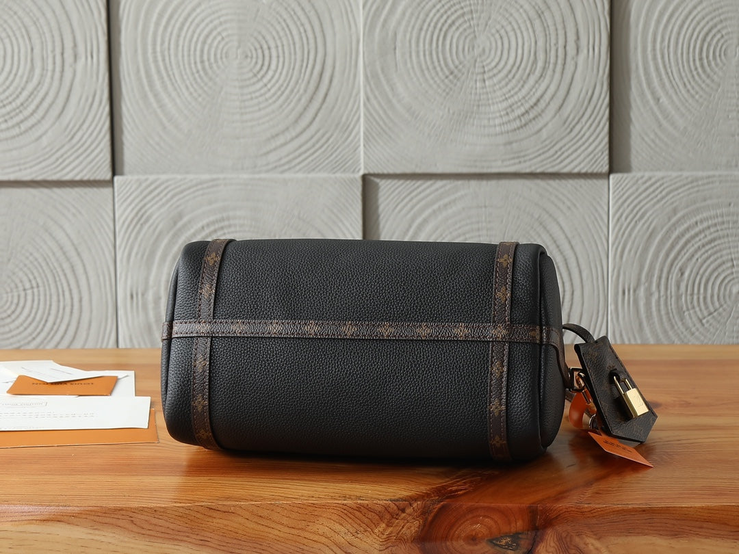 Top-tier Authentic-Grade Quality handbag Size: 17 x 13.5 x 26 cm